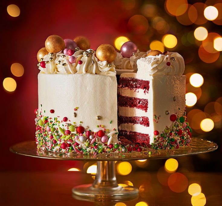 Red Velvet and Cheesecake cake